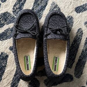 Minnetonka Women's Black Knit Moccasin Slippers